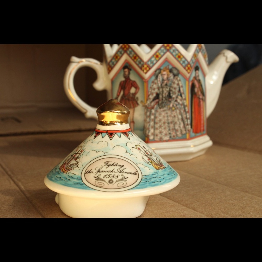 Heritage series teapot